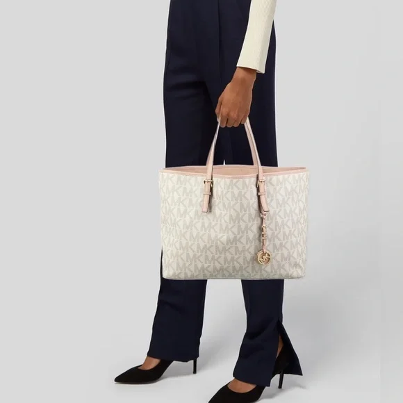 Michael Kors Jet Set Travel - Picture 15 of 16